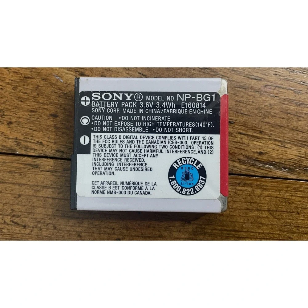 Sony Cyber-Shot DSC-W55 Silver 7.2 Mega Pixels Digital Camera Battery & Charger